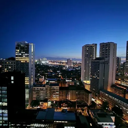 Modern Hotel-Type Studio Near Greenbelt Netflix 100Mbps