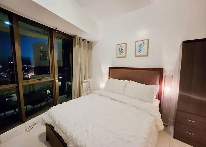 Apartment Modern Hotel-type Near Greenbelt Netflix 100mbps *