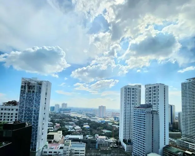 Apartment Modern Hotel-type Near Greenbelt Netflix 100mbps